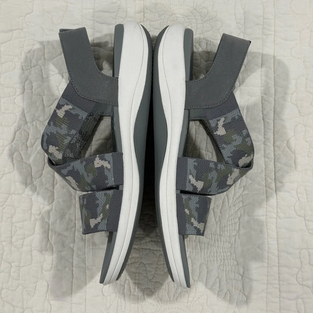 Cloudsteppers by Clarks Gray Sandals Womens/Femmes Size 11 W Camo